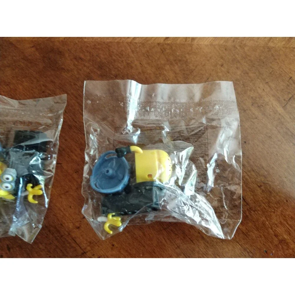 Lot of 3x New Mega Bloks Despicable Me Minifigure Series 1 Banana Minion Figure